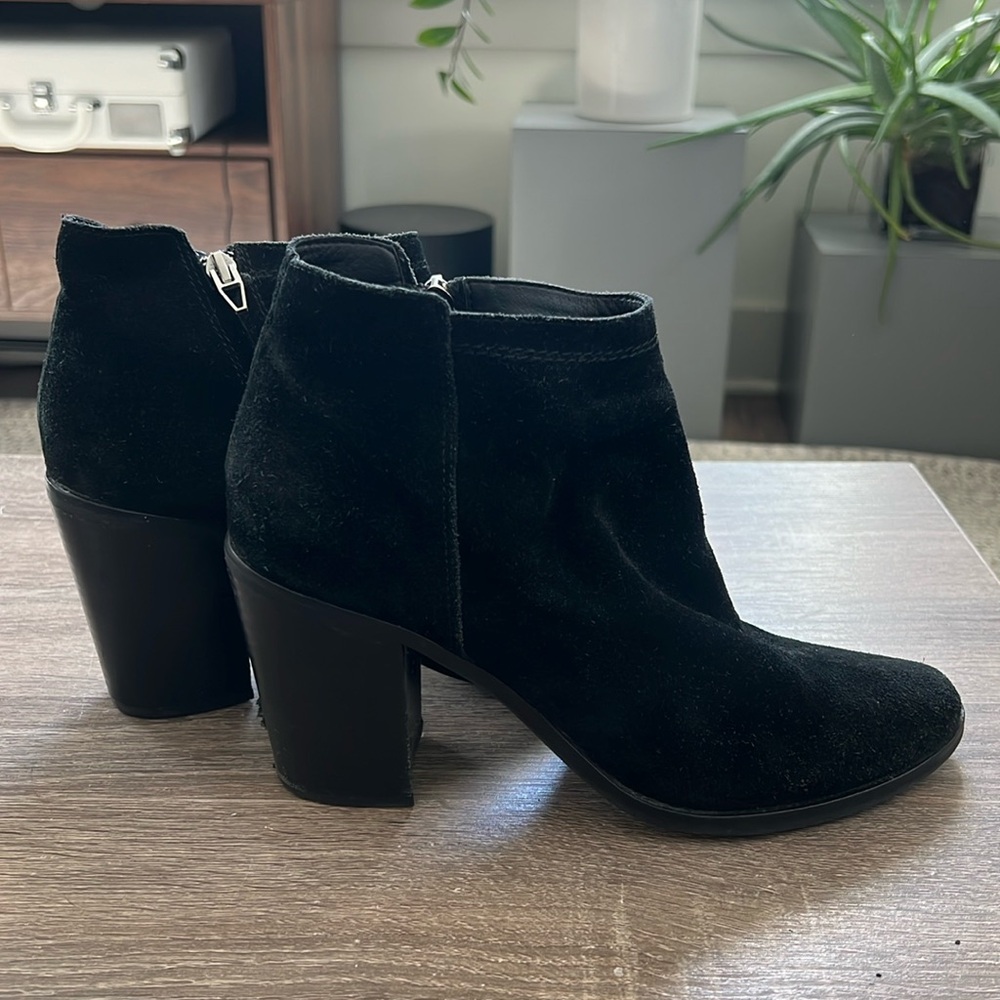 Dolce Vita Suede Booties Size 10